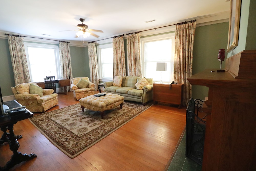 Inn at 835 Boutique Hotel 31/50