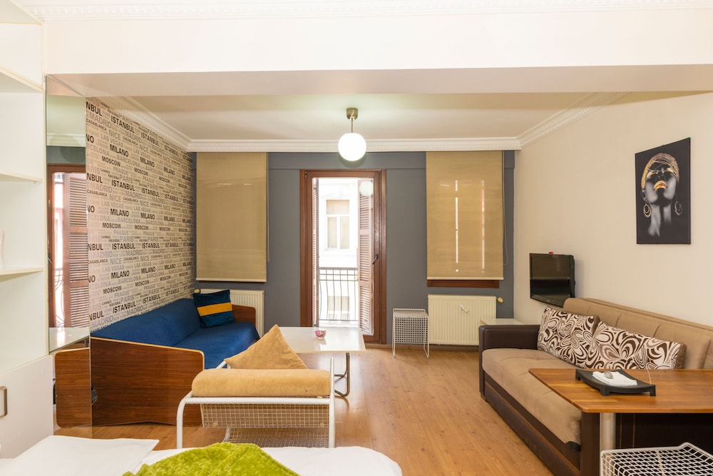 Opera House Hotel 52/64