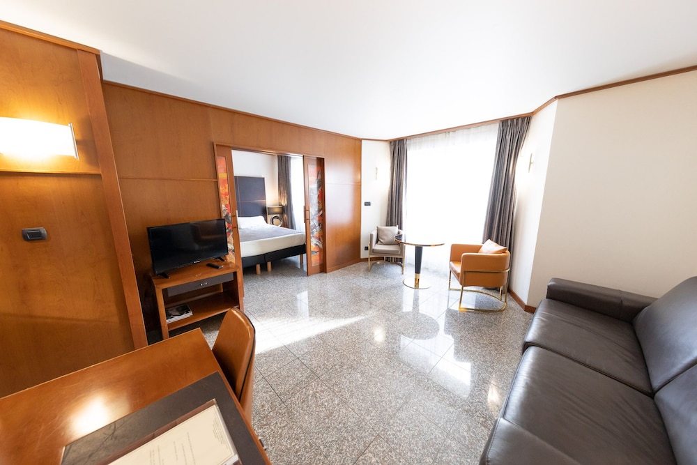 Hotel Goldstar Resort And Suites 30/50