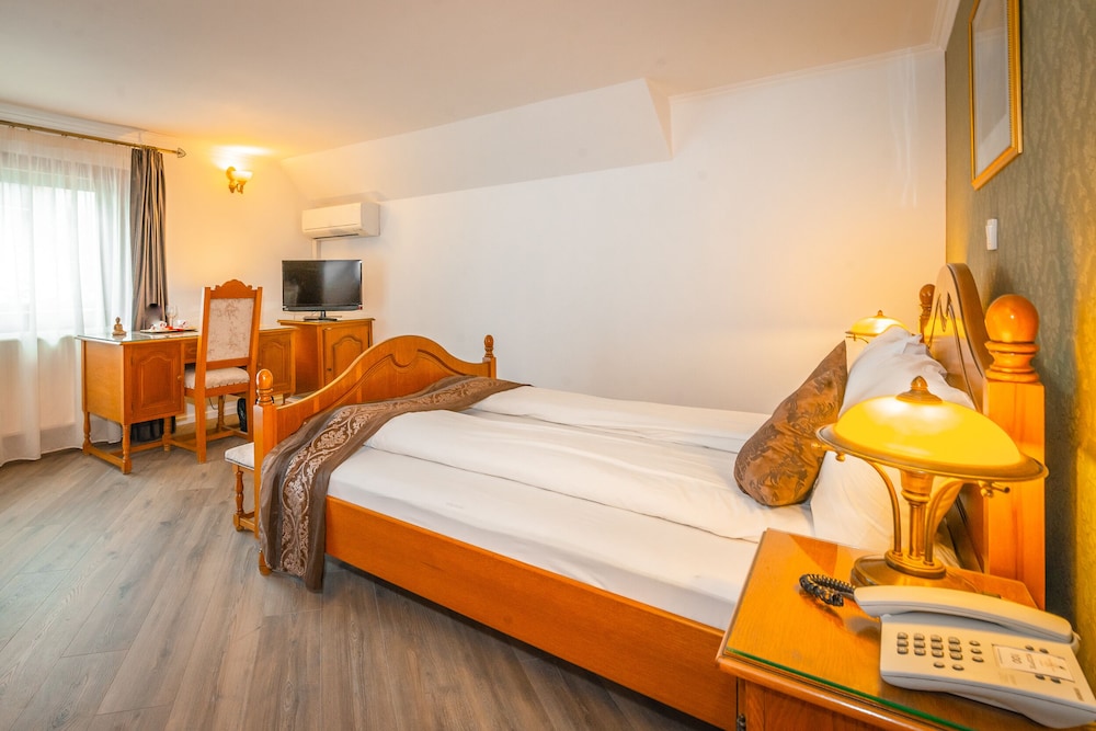 Room, Twin Beds