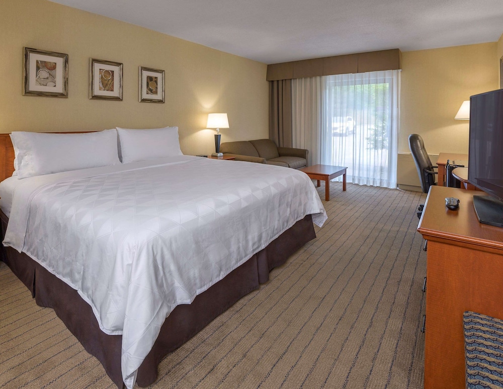 Allure Hotel & Conference Centre 9/50