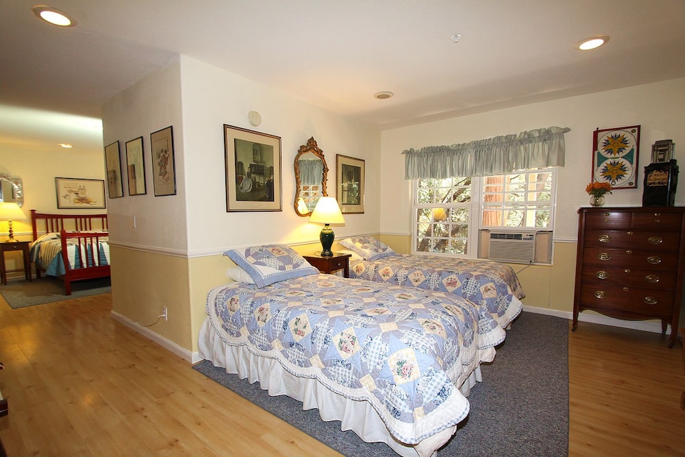McCaffrey House Bed and Breakfast Inn 22/52