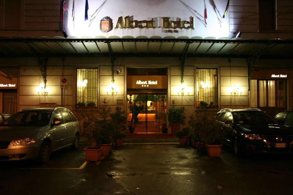 Albert Hotel 1/20