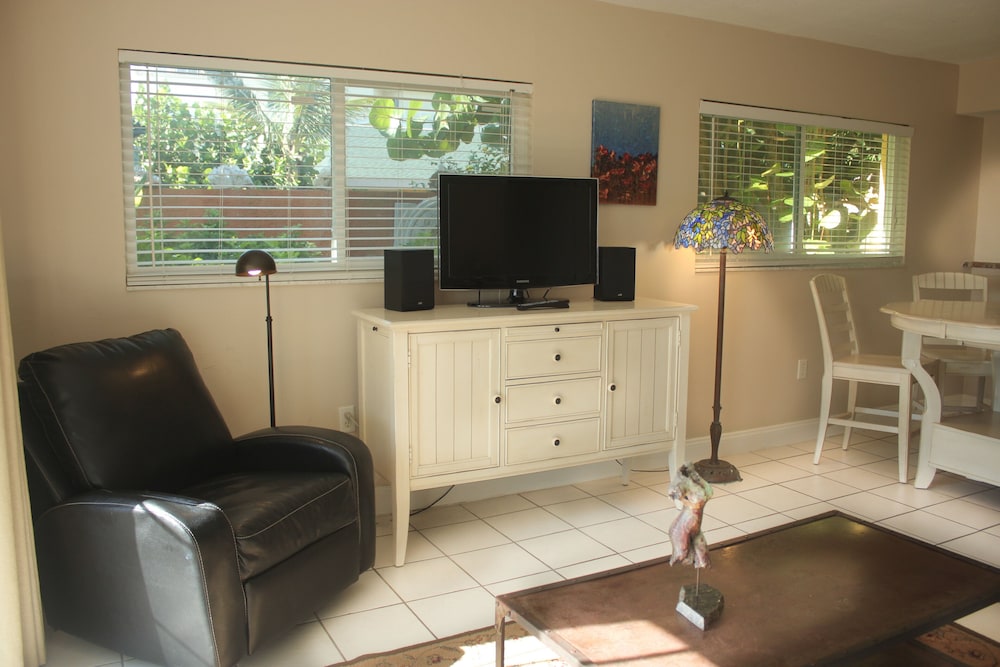 Beach Place Guesthouses 64/74