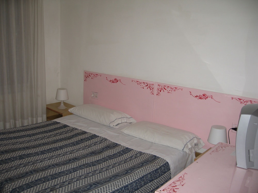 ROOM, TRIPLE