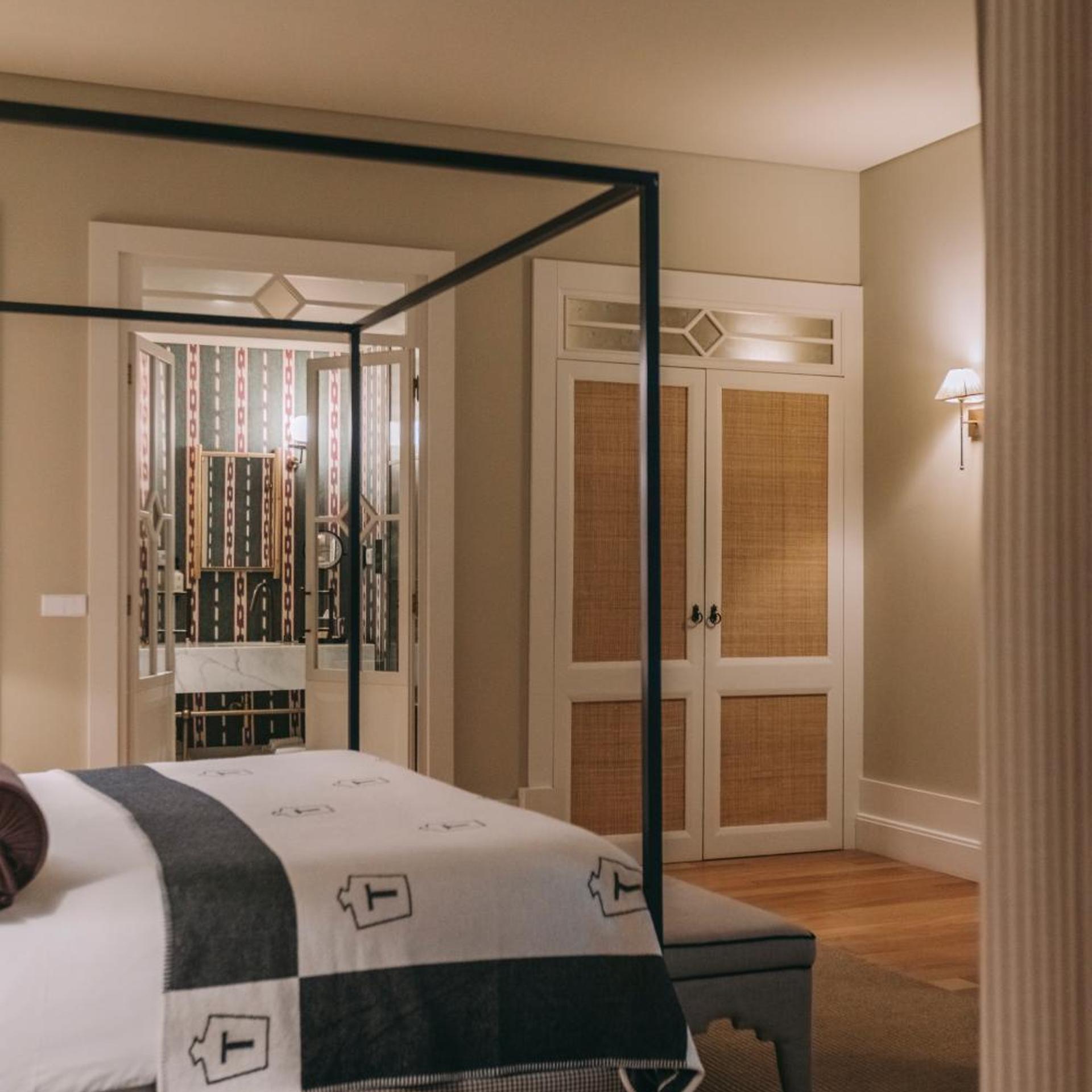Suite, Bathtub