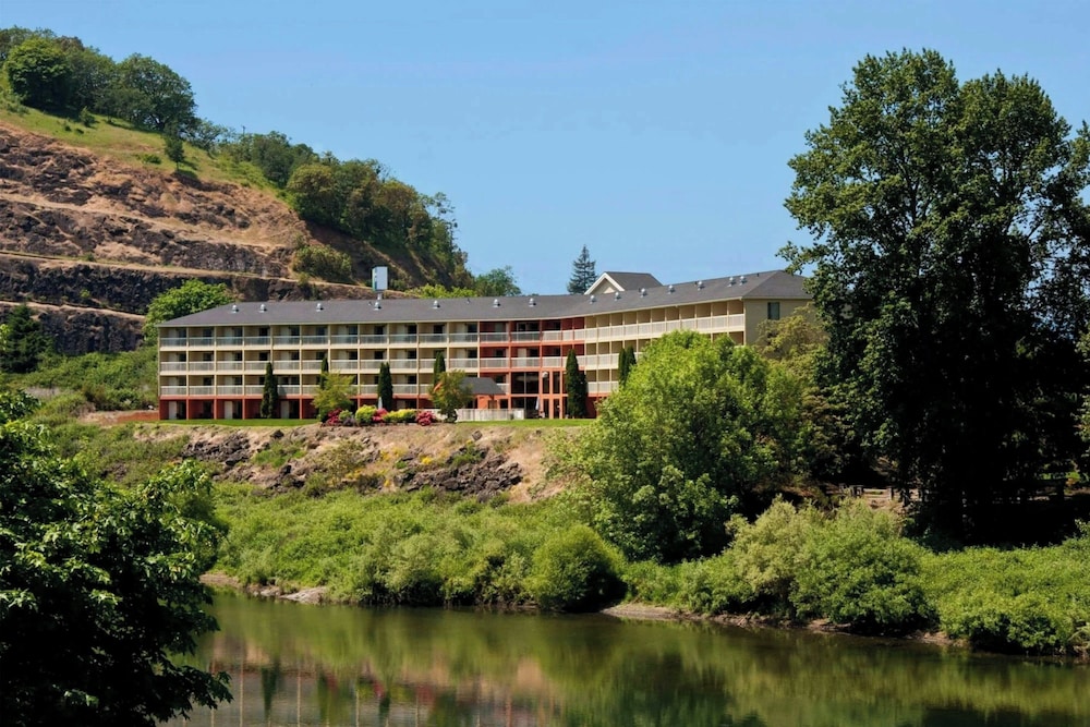 Holiday Inn Express Roseburg 67/69