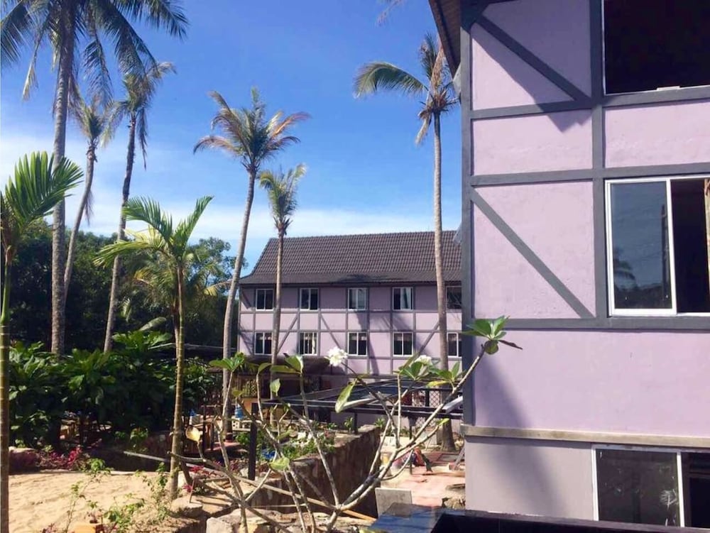 Coco Valley Hotel & Restaurant 10/64