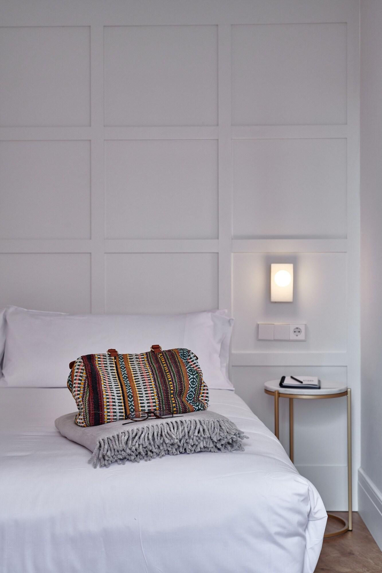 Room, Single, Double Bed, COSMO HOTEL Y BAR 6/10