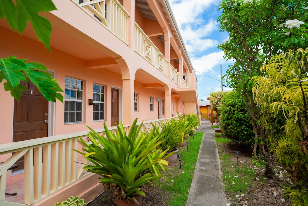 Connies Comfort Suites 46/50