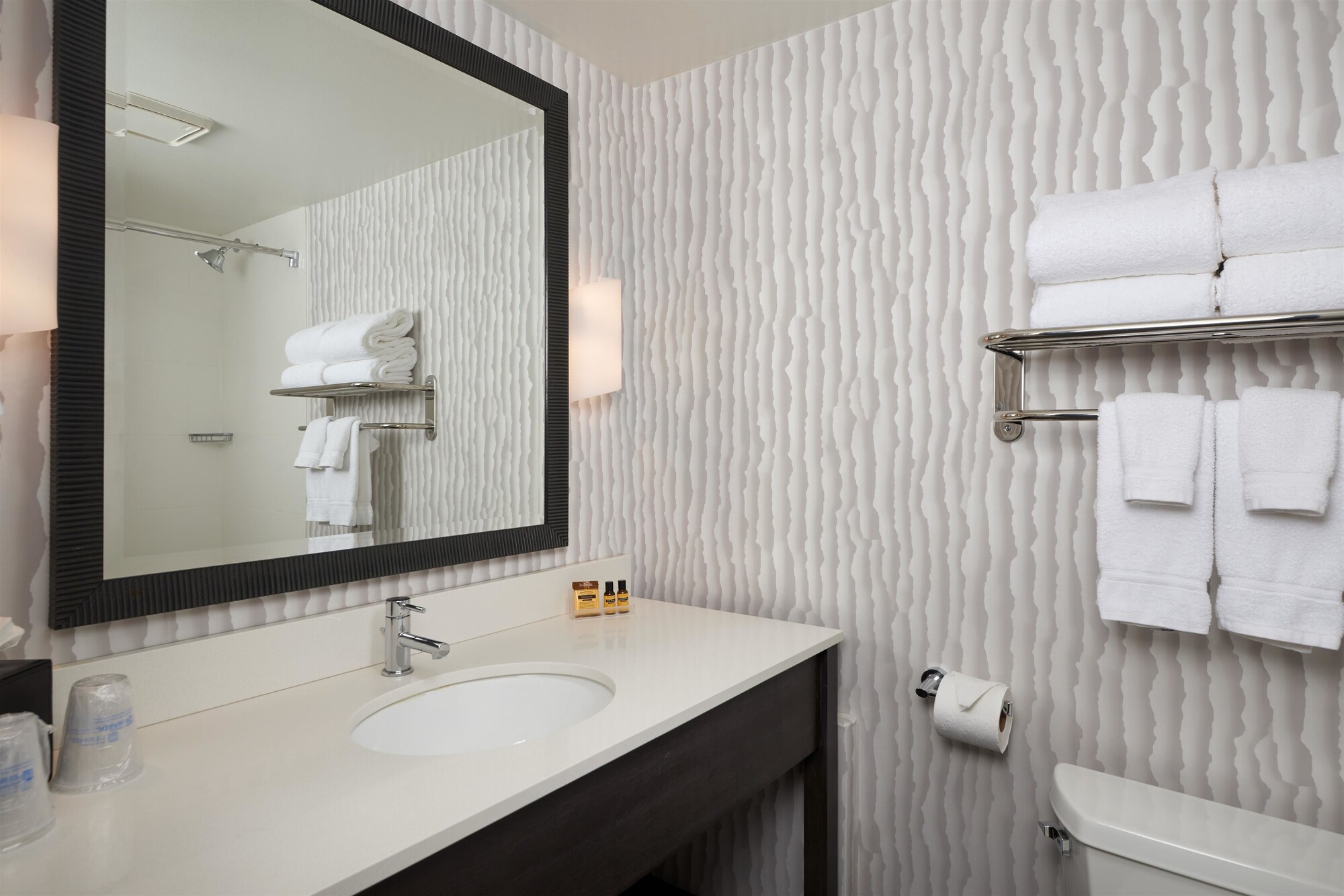 غرفة قياسية بسرير كينج بإطلالة على البحر، Best Western Plus Agate Beach Inn 8/8