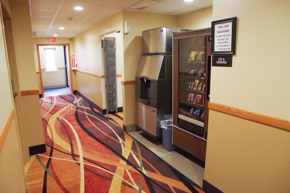 Dutch Inn and Suites Sioux City, IA 16/29