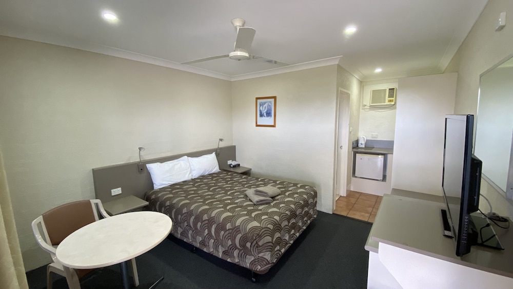 Sapphire City Motor Inn Inverell 8/34