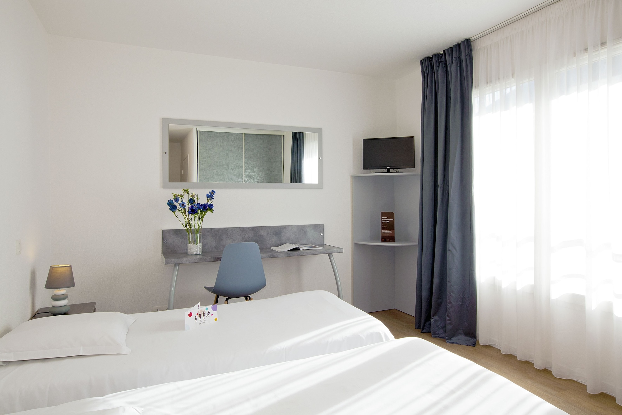 Studio, Twin Beds