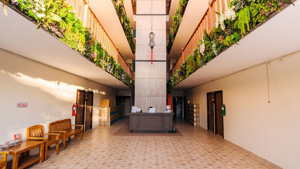 B2 Airport Boutique & Budget Hotel 36/39