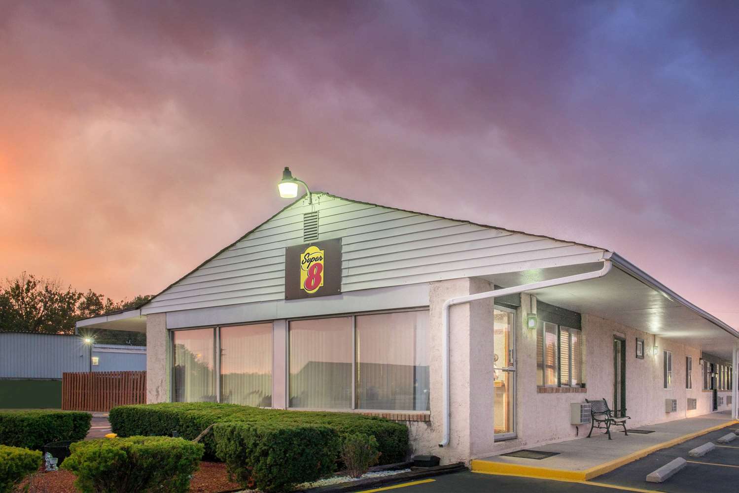 Super 8 By Wyndham Centerville-Richmond 2/21