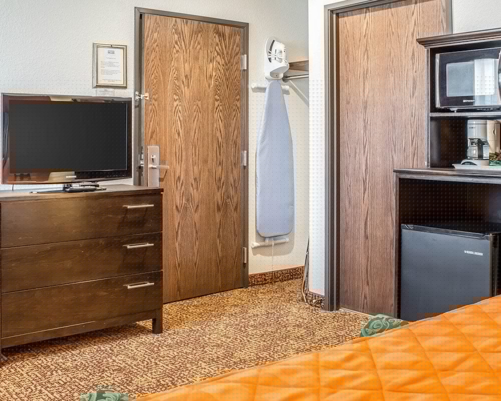 Rodeway Inn & Suites near Okoboji Lake 10/35