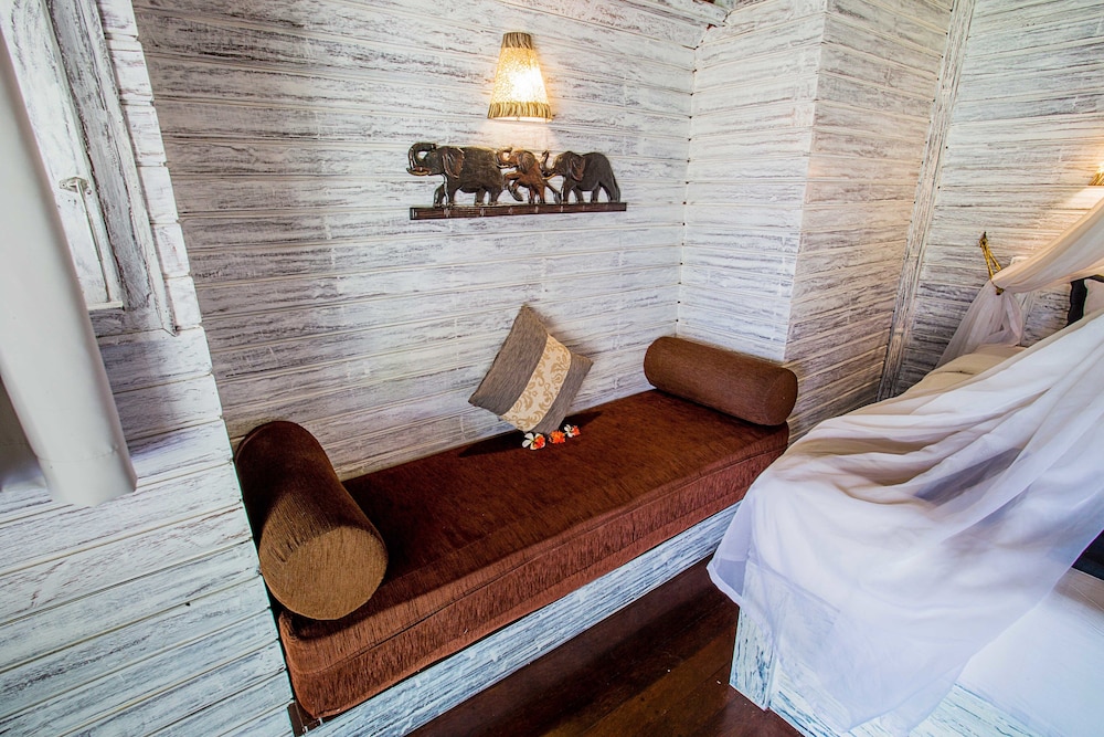 Lembongan Bay Shore Huts 23/71