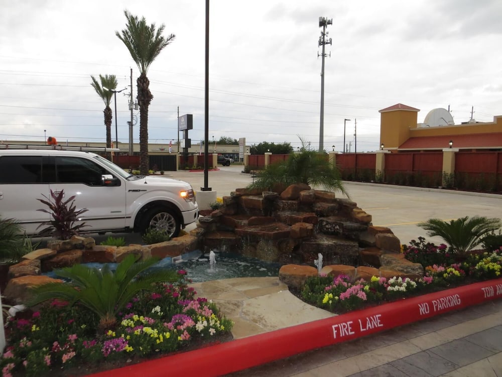 Americas Best Value Inn - Houston / Fm 529 8/28