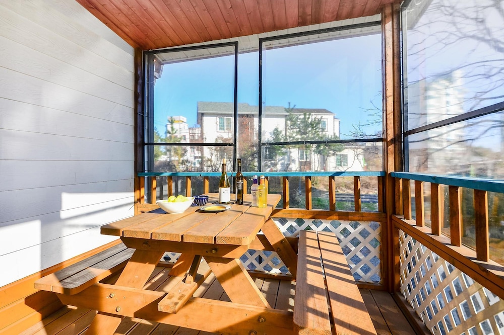 Sokcho Tteurak Pension 36/50