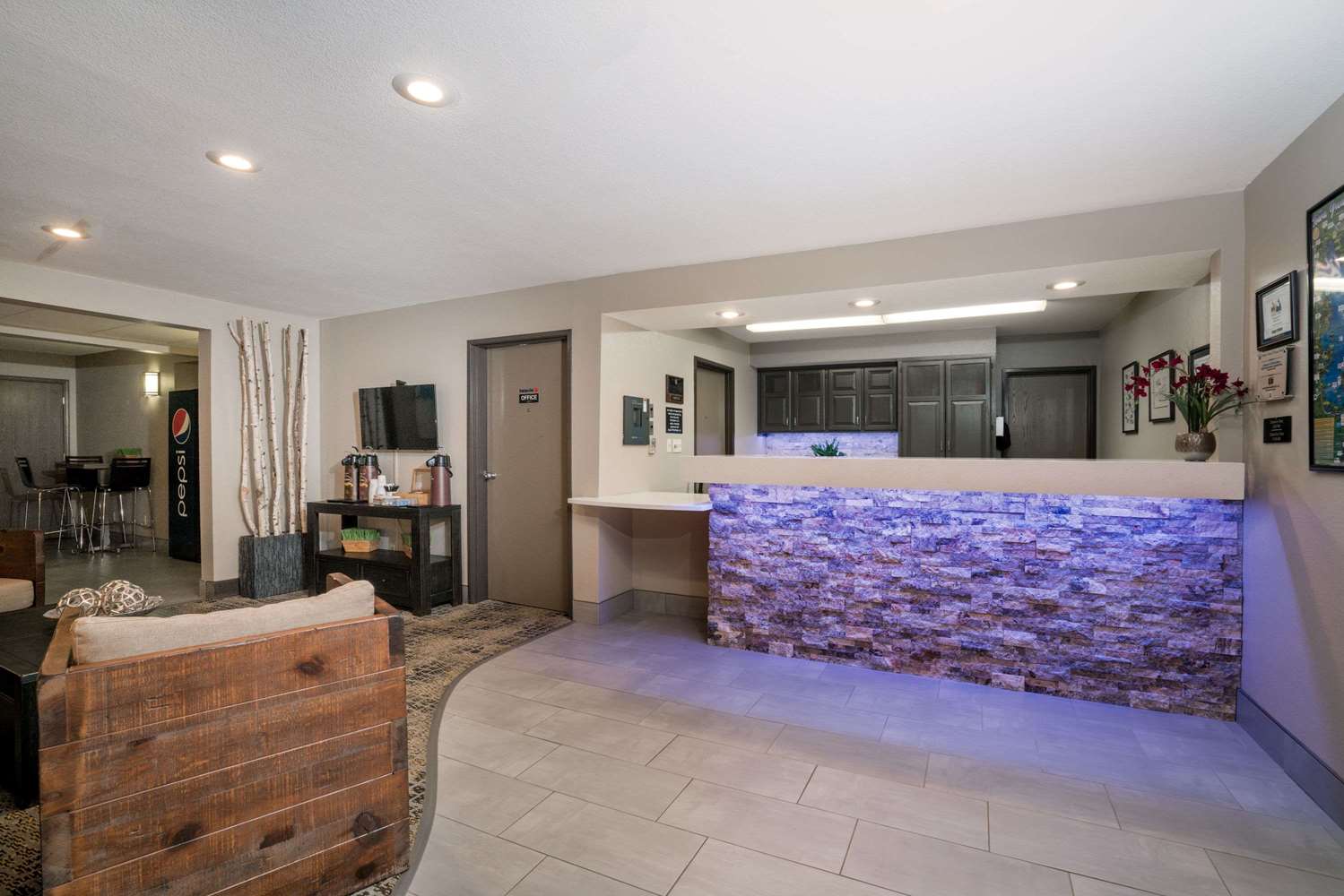 Super 8 by Wyndham Spirit Lake/Okoboji 7/41