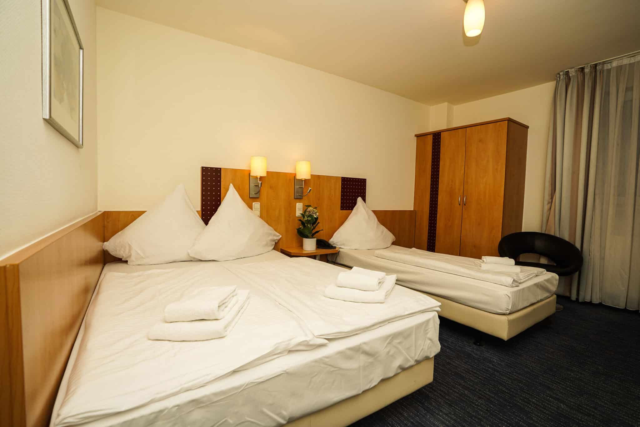 Room, Triple