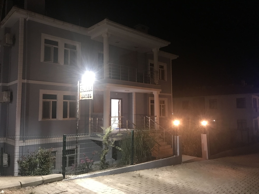 Parli Hotel 1/45
