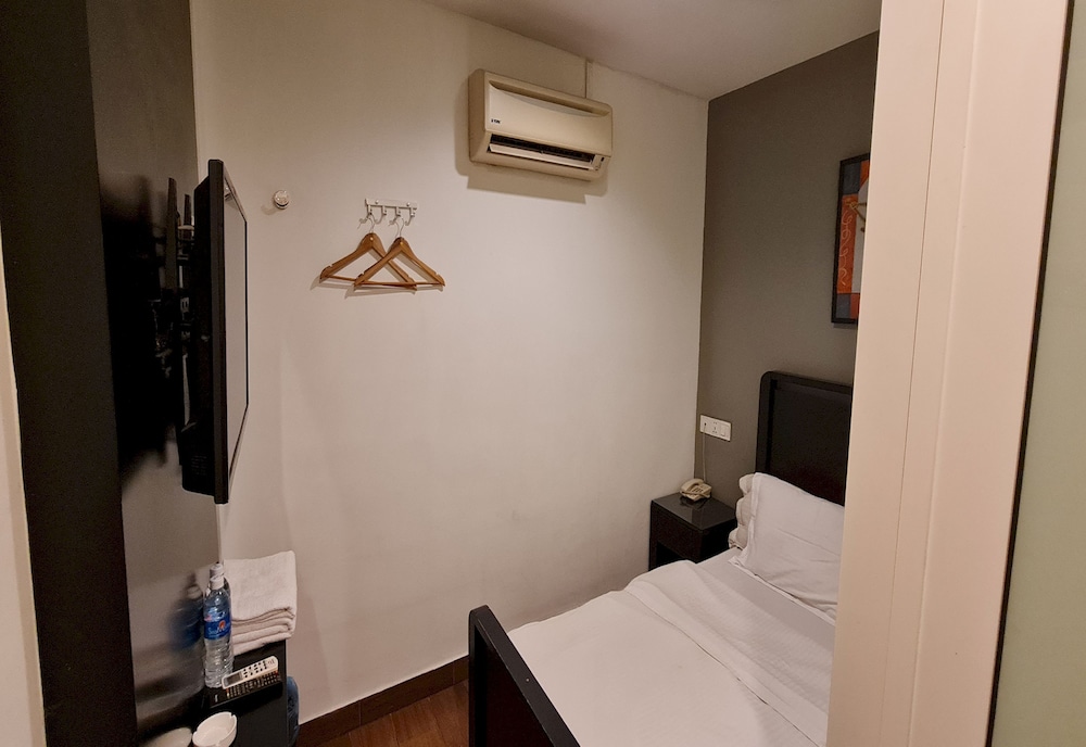 Crossroads Hotel 30/46