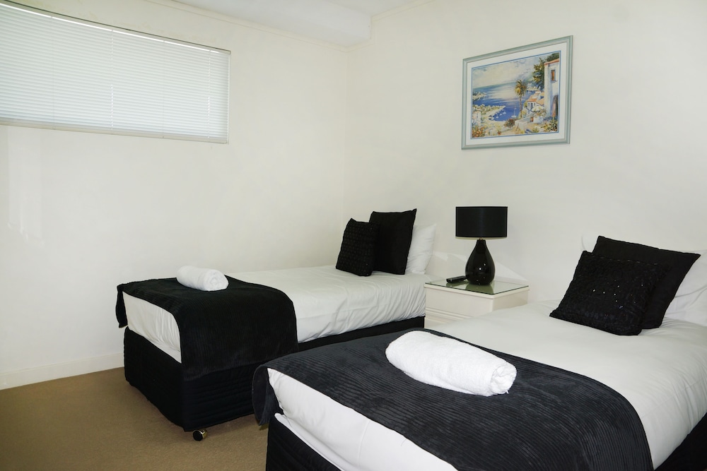 Blue C Coolangatta 28/77