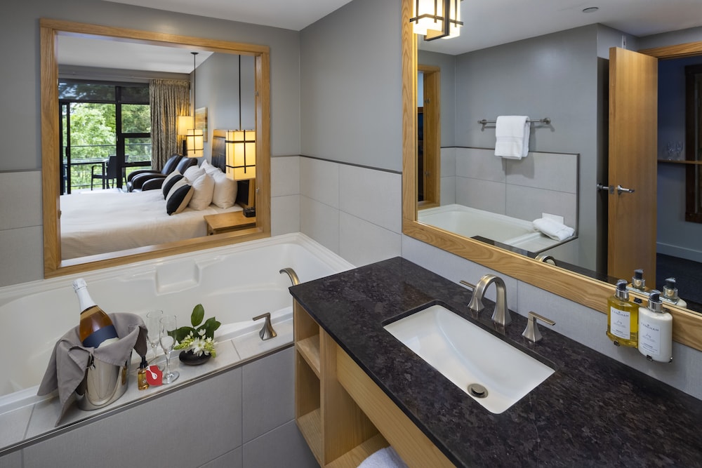 Brentwood Bay Lodge Spa 37/64