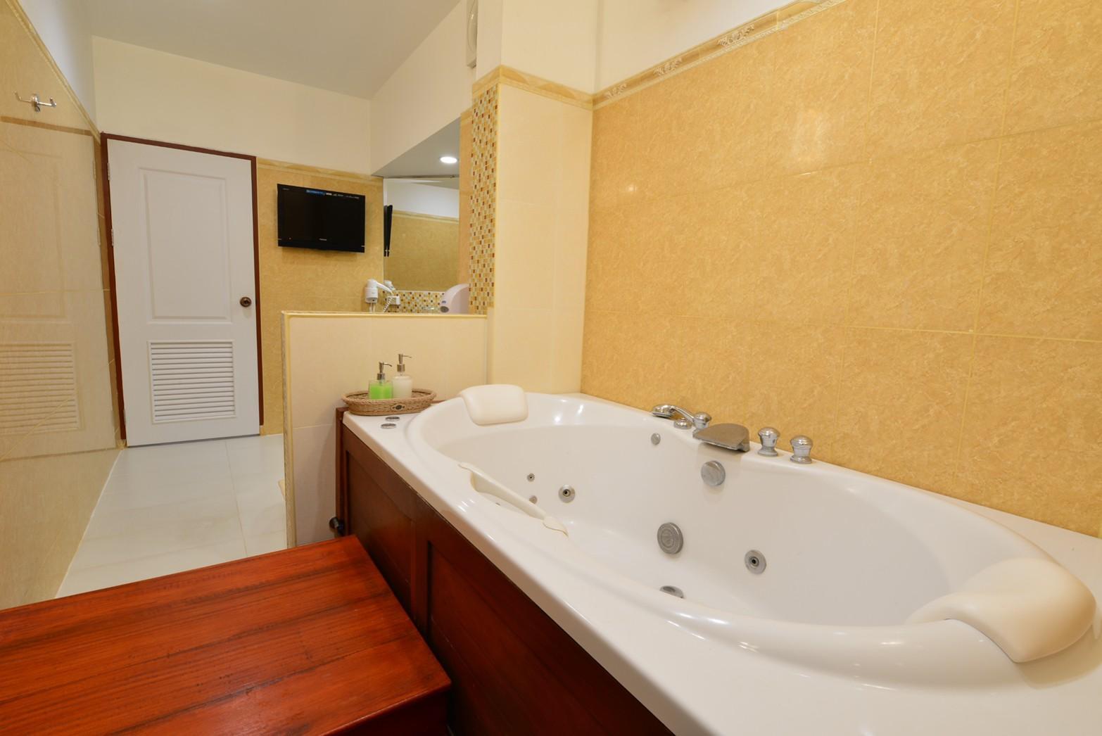 Thongsomboon Club Hotel 34/35