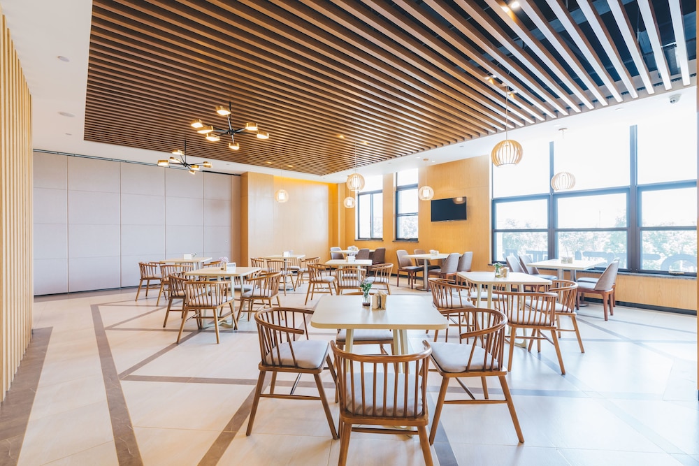 Atour Hotel (Suzhou North High Speed Railway Station, Qiyage Garden) 36/44