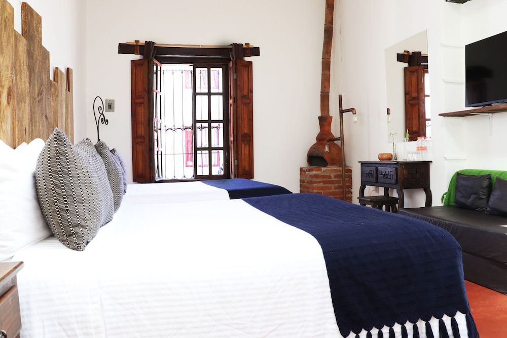 Sereno Art Hotel 34/78
