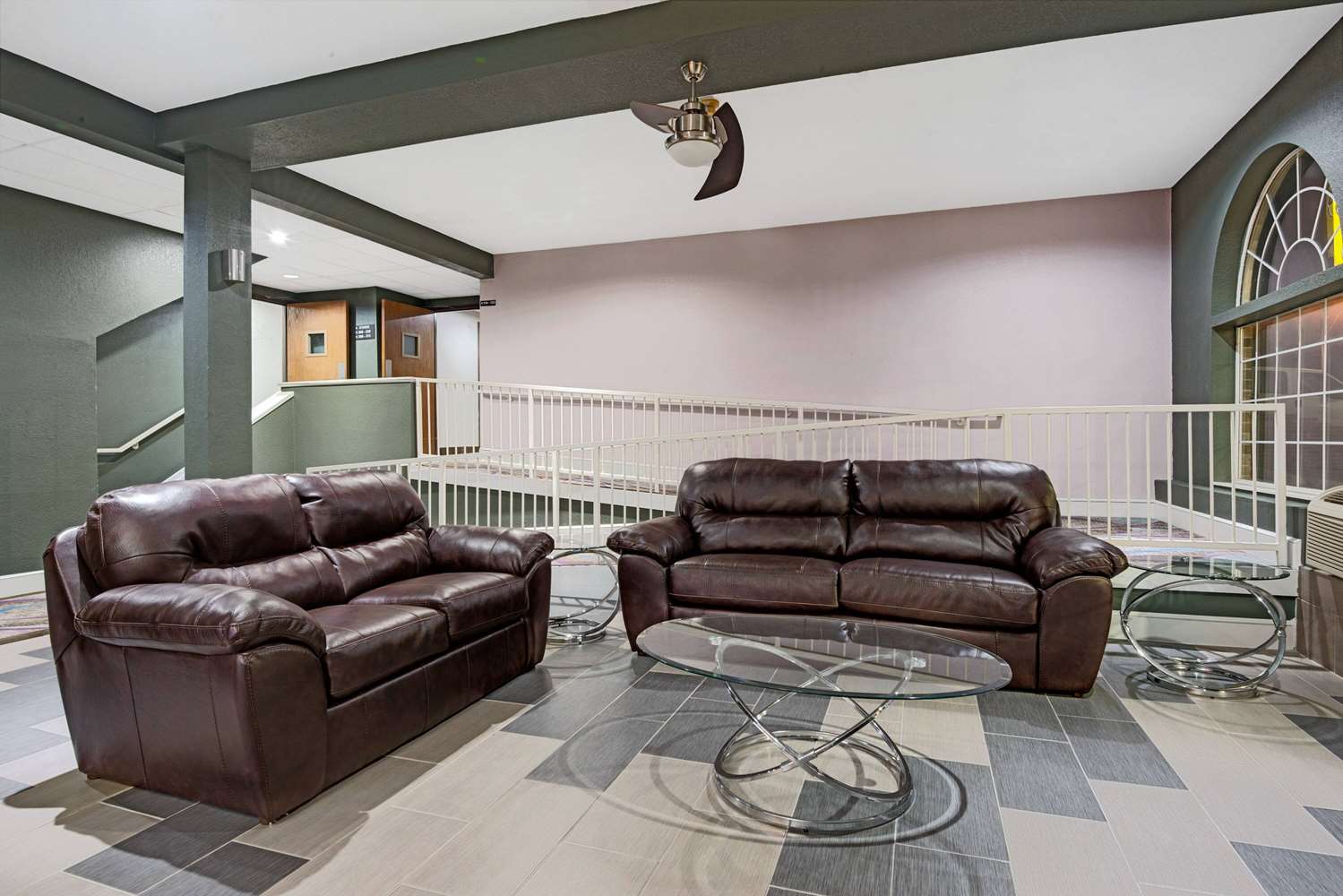 Super 8 By Wyndham Kansas City 6/13