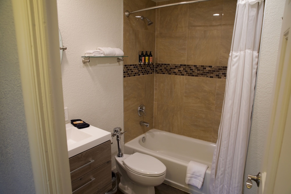 Spokane Club Inn 65/67