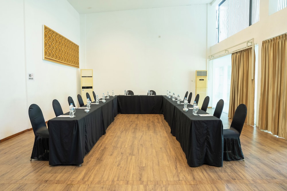 Estrella Hotel & Conference (ex Aston Luwuk) 34/49