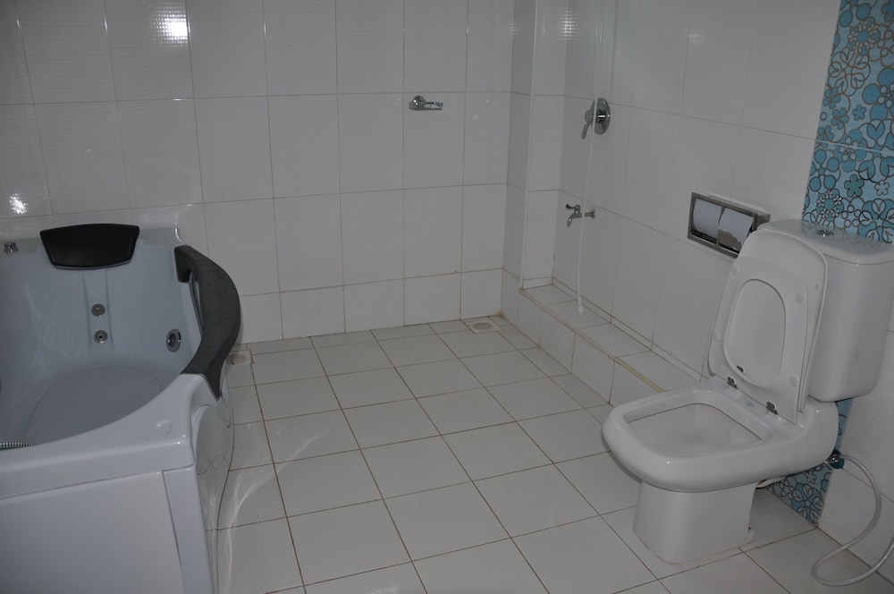 Karen Inn and Suites 45/50