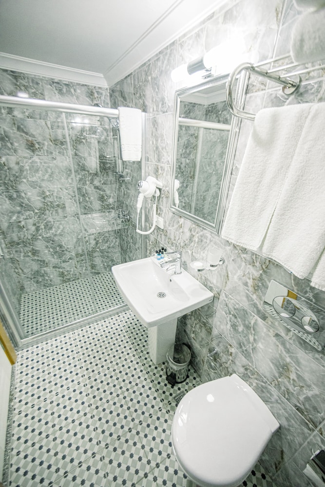 Acacia Mansion Hotel 45/49