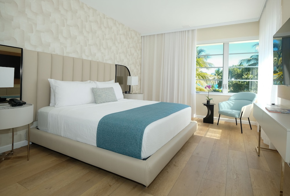 ROOM, KING BED, OCEAN FRONT, CORNER