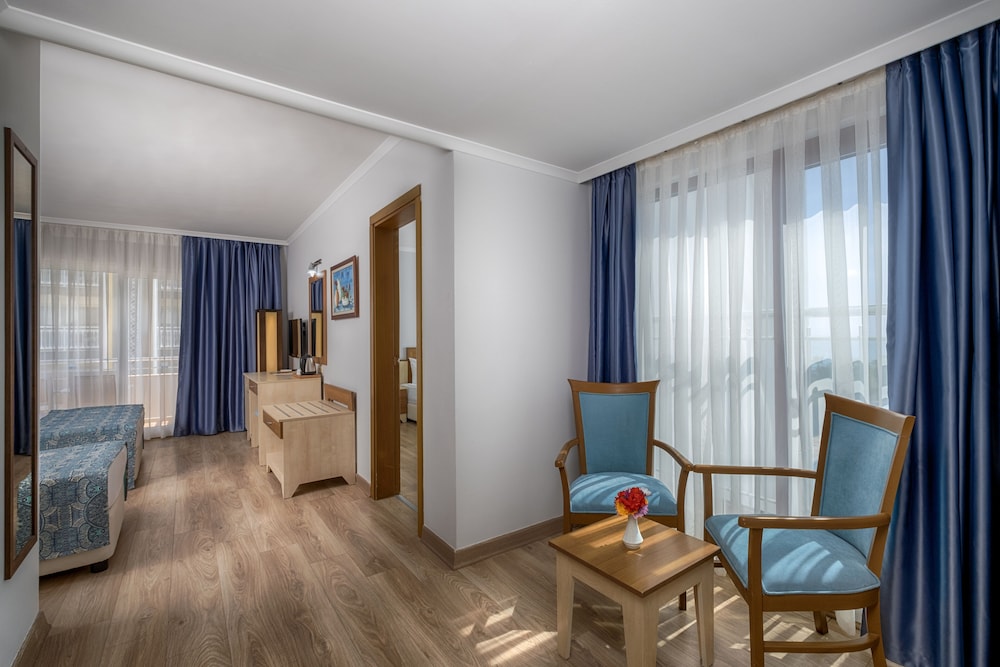 Stella Beach Hotel 40/62