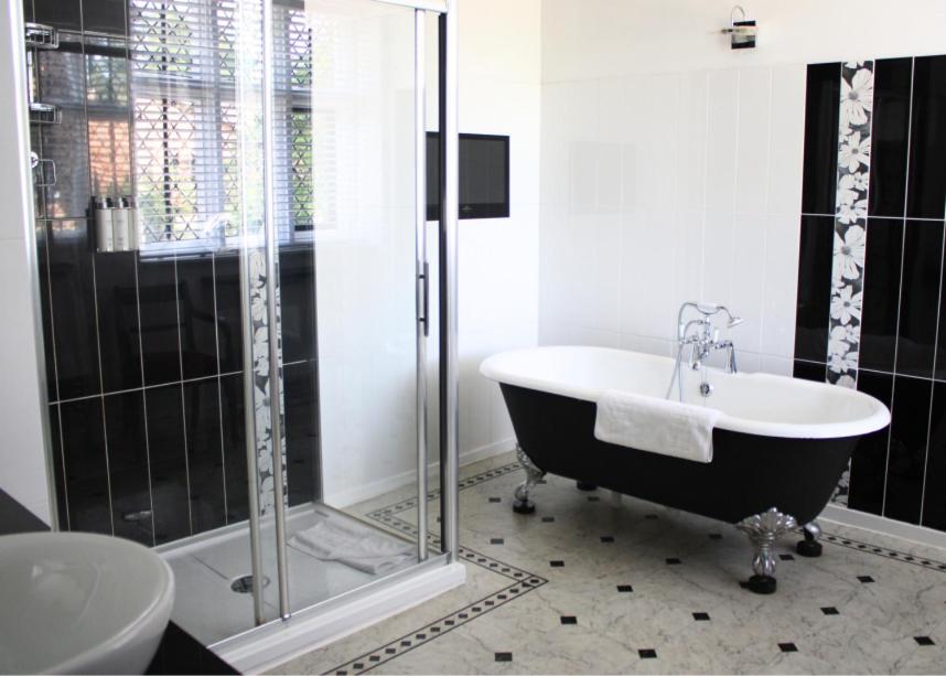 Feature, Four Poster، Seckford Hall Hotel Spa 5/6