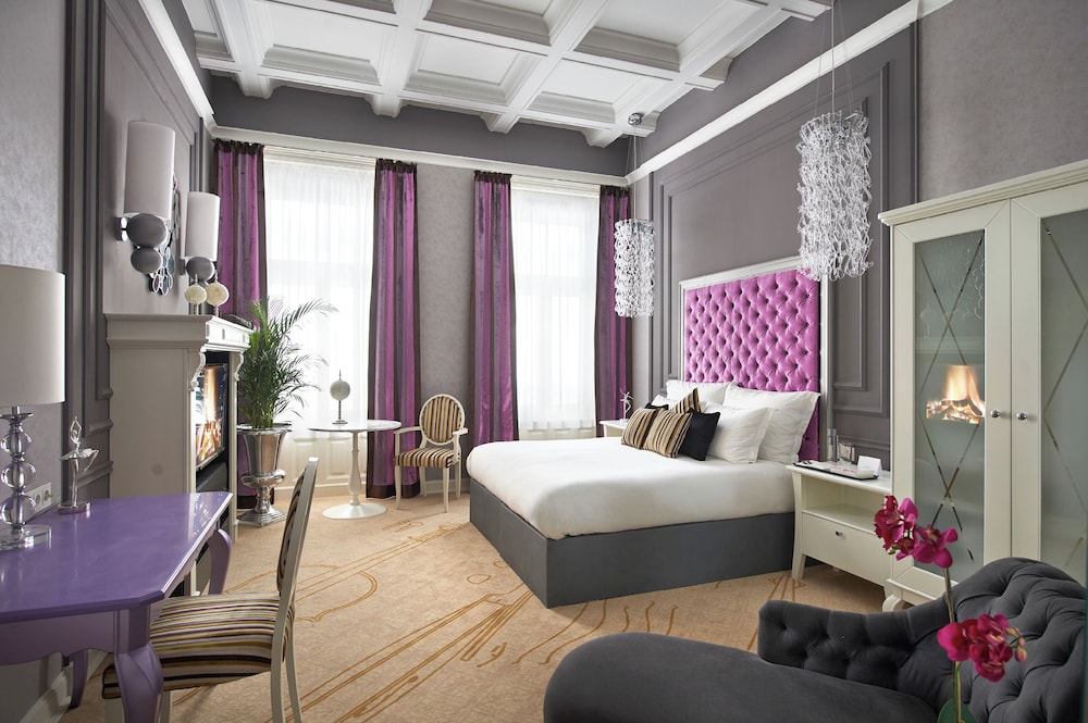 OPERA, LUXURY, SUITE, KING BED, CITY VIEW