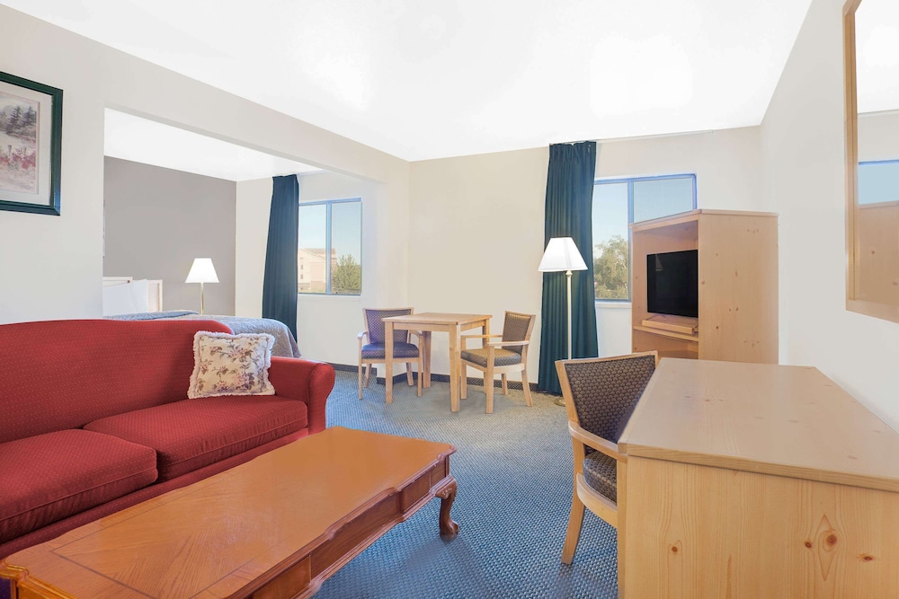 Super 8 by Wyndham Moscow / Pullman 29/39
