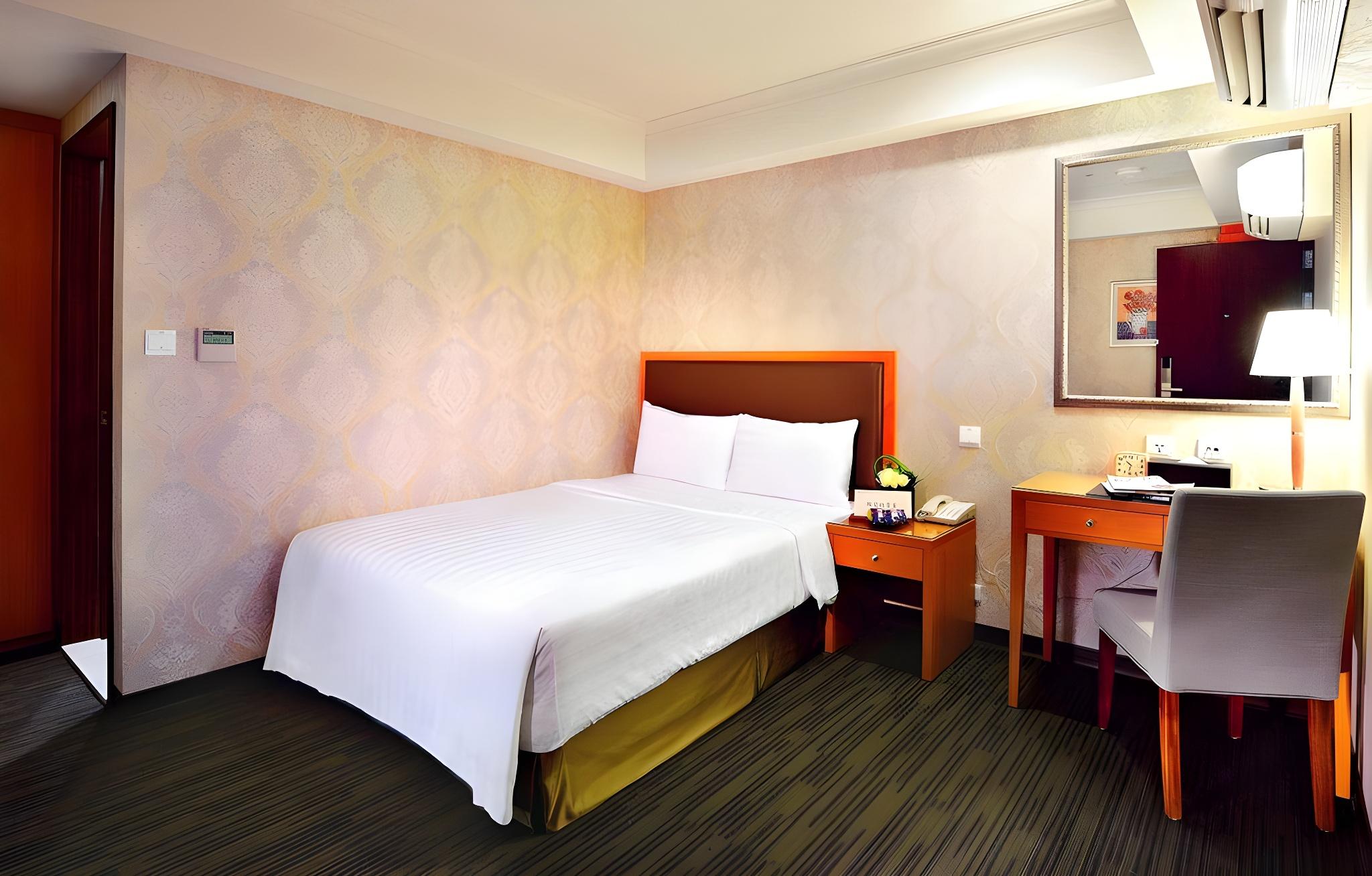 Economy, King Bed, No Window