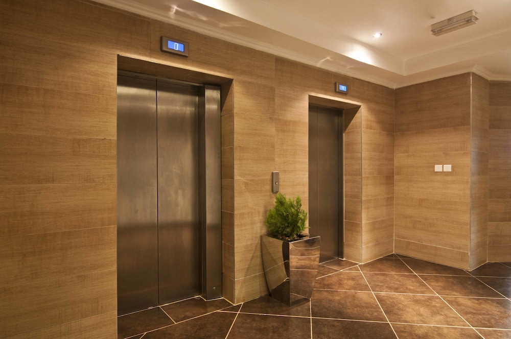 Leola Suites 16/37