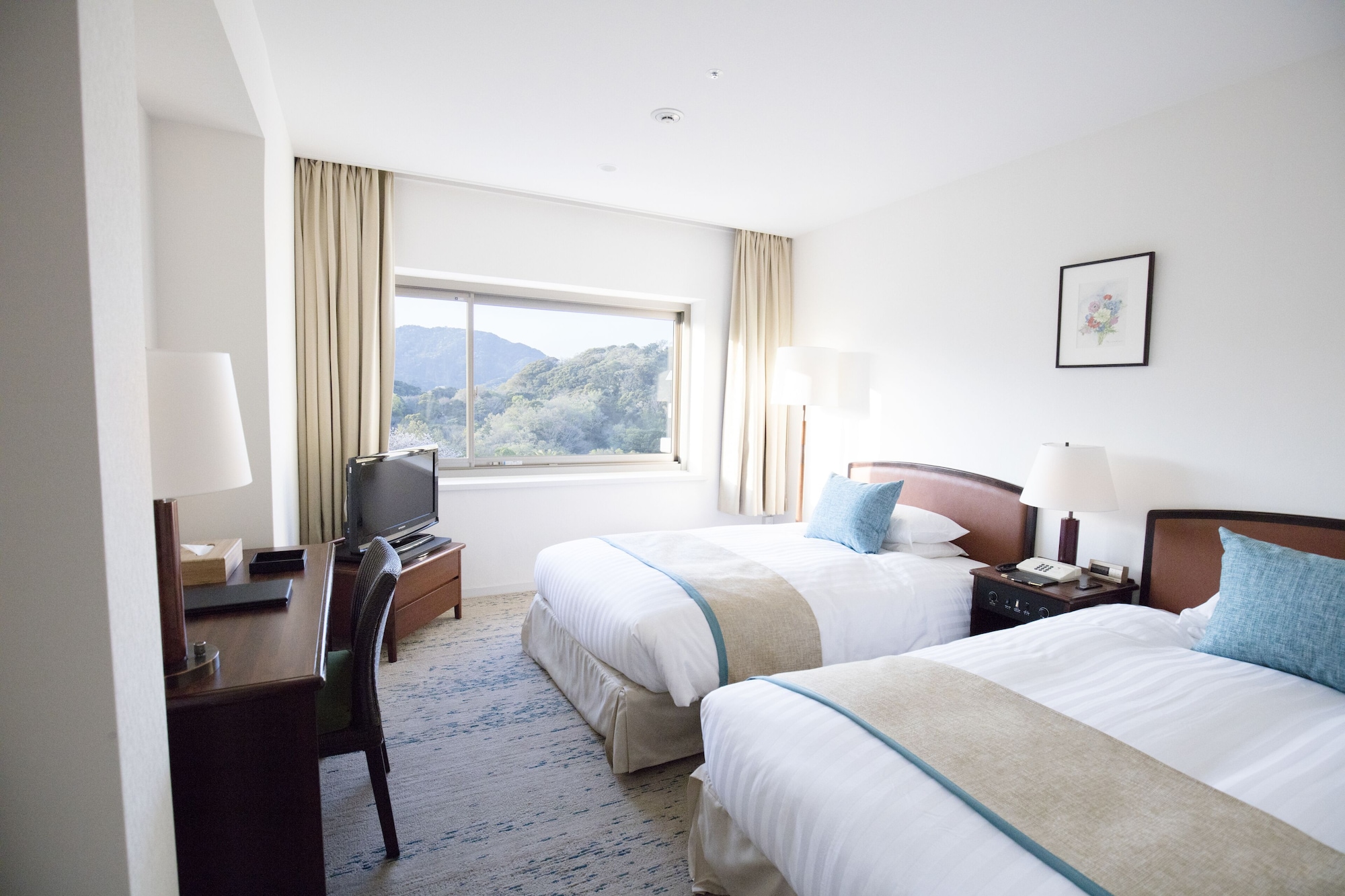 Standard, Twin Beds, Mountain Side