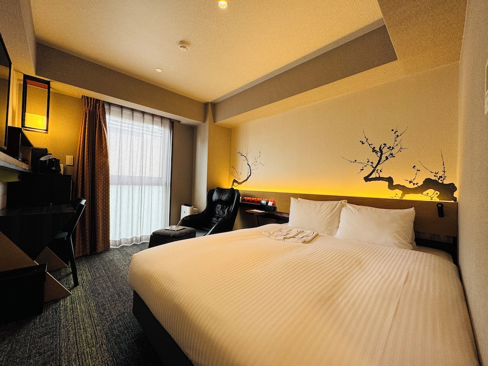 SUPERIOR, QUEEN BED