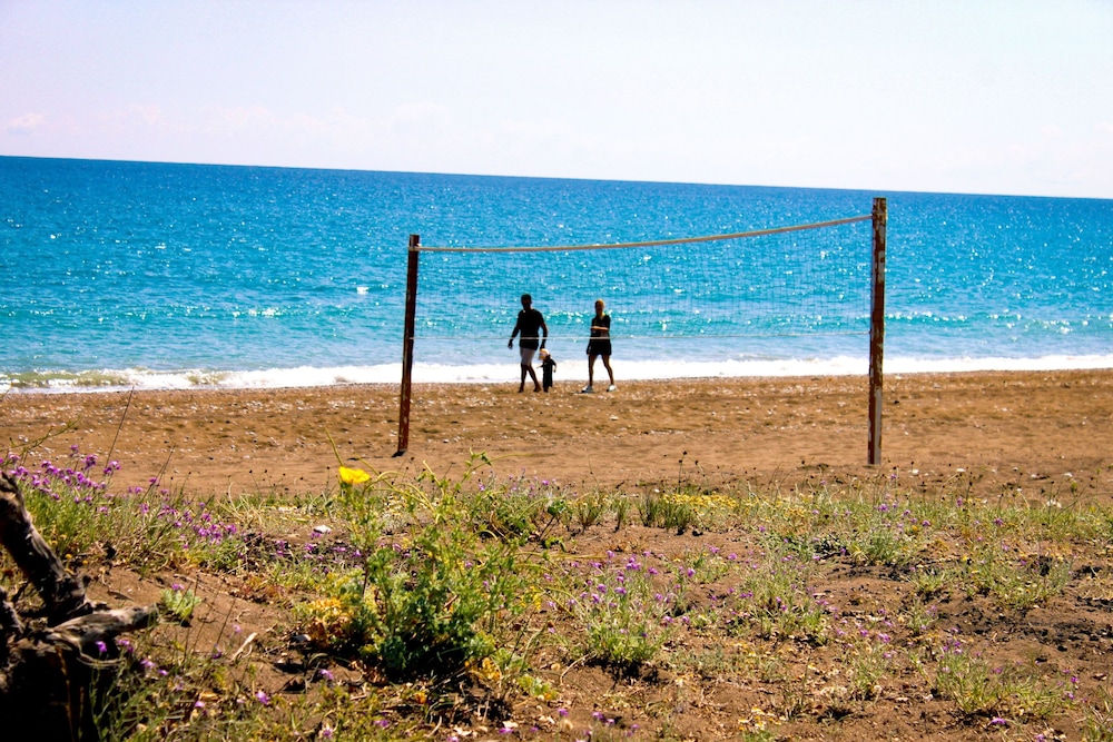 THALATTA SEASIDE HOTEL 67/73