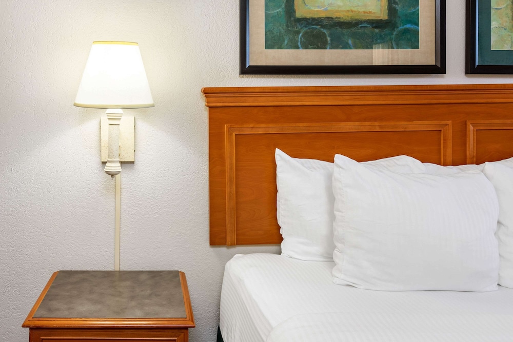La Quinta Inn El Paso West 18/50
