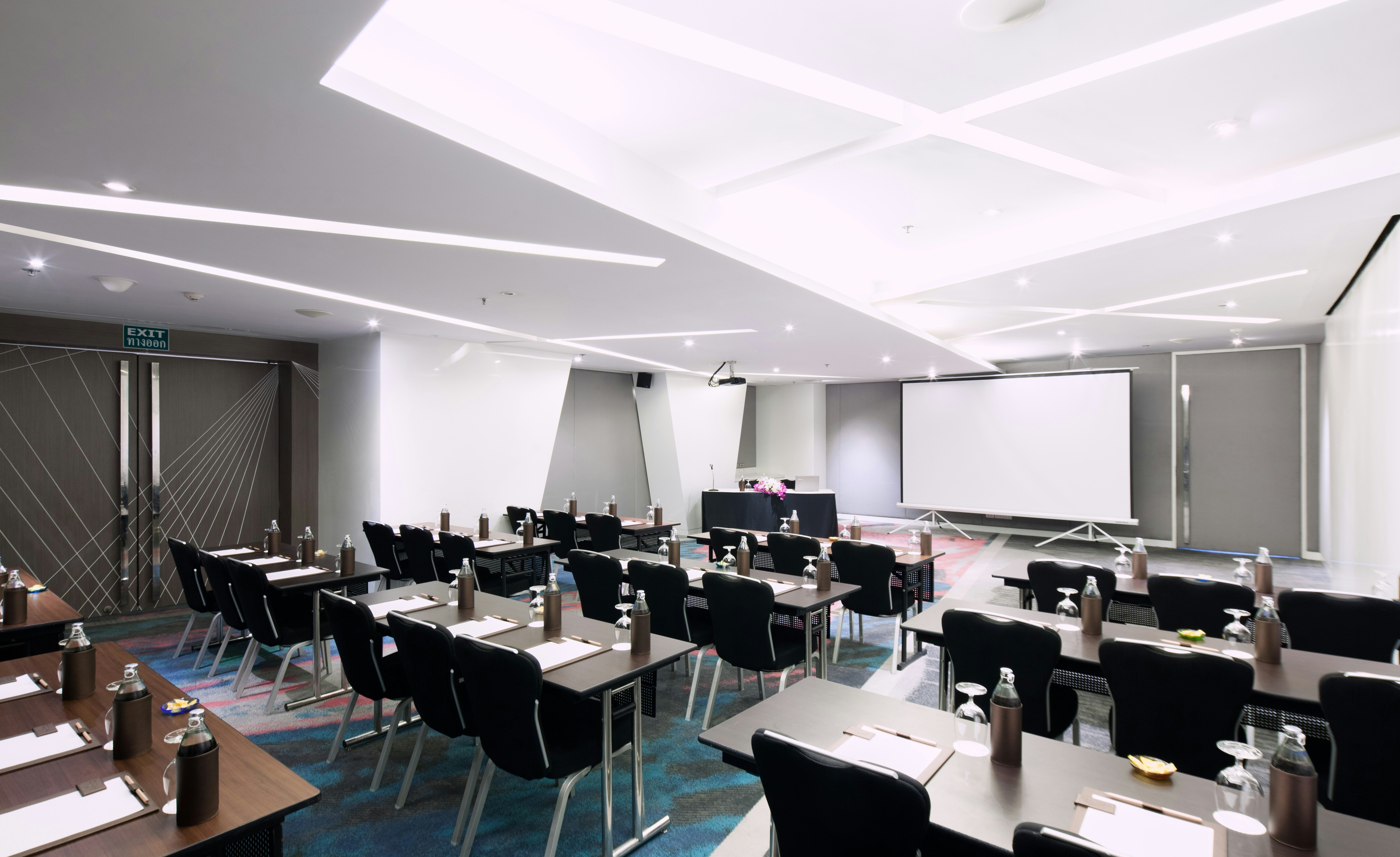 Centara Watergate Pavilion Hotel Bangkok 70/87